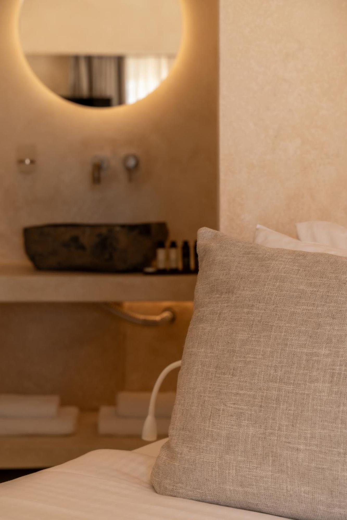 Heyday Luxury Suites 佩里萨 外观 照片